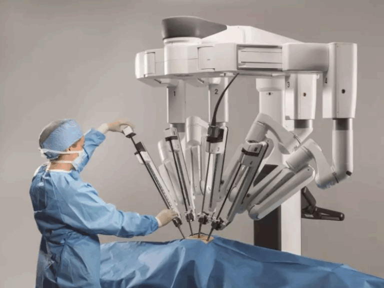 Cirurgia robótica para câncer de próstata passará a ser oferecida pelo SUS